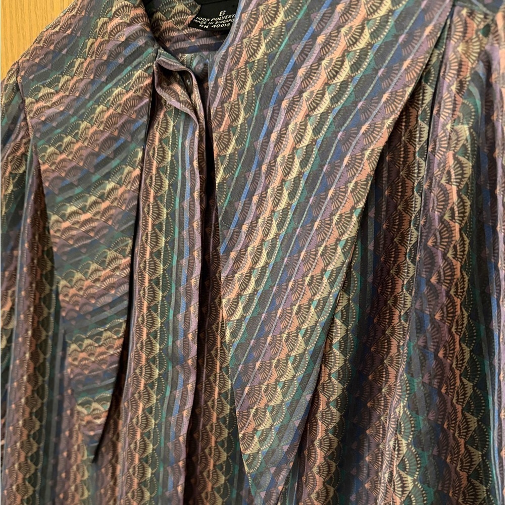 HAPPY LEGS INC. Retro Tie-Neck Geometric Multicolor Long Sleeve Blouse Size 6 - Picture 2 of 10